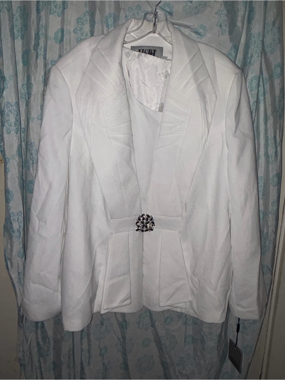 Night studio White Women's Blazer with Decorative Brooch - Tailored Suit Jacket